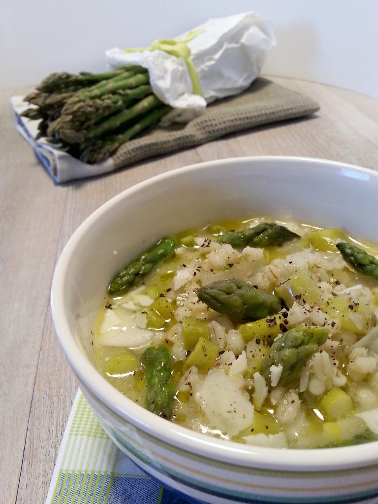 Orzetto e asparagi con pecorino romano ricetta facile