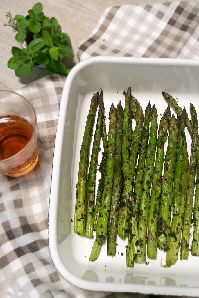 Asparagi ubriachi al forno con erbe aromatiche ricetta light