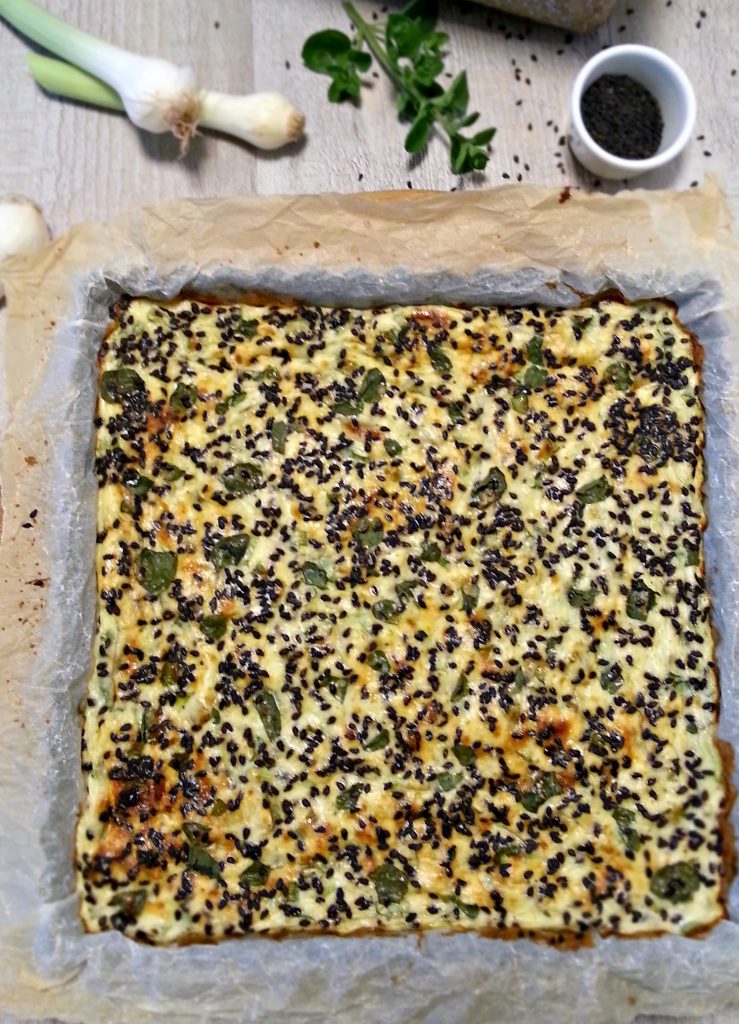 Frittata al forno con cipollotti e sesamo nero ricetta facile