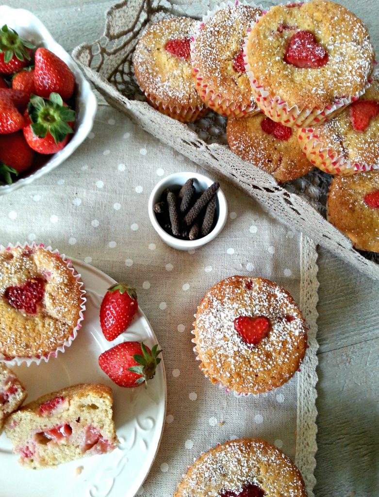 Muffin dolci alle fragole speziate e maggiorana facili