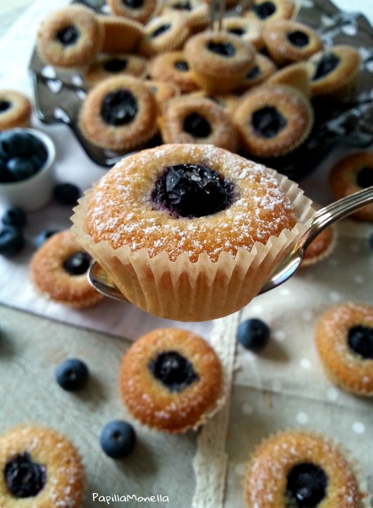 Mini muffin ai mirtilli freschi e vaniglia senza burro