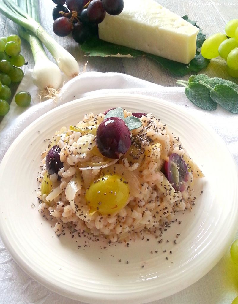 Orzo salad con succo di uva e uva fresca ricetta facile