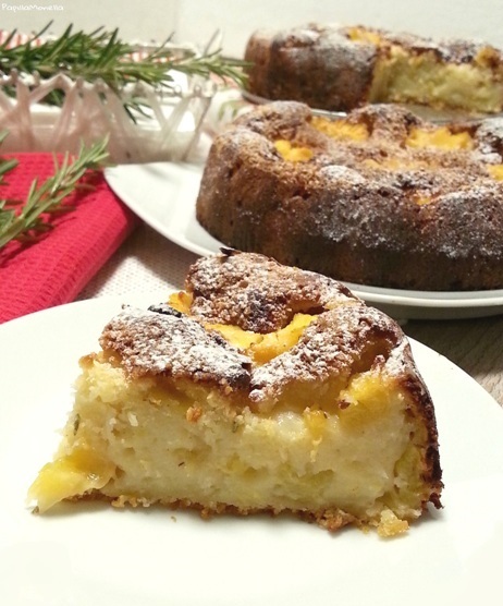 Torta morbida con ananas ricotta e rosmarino facile