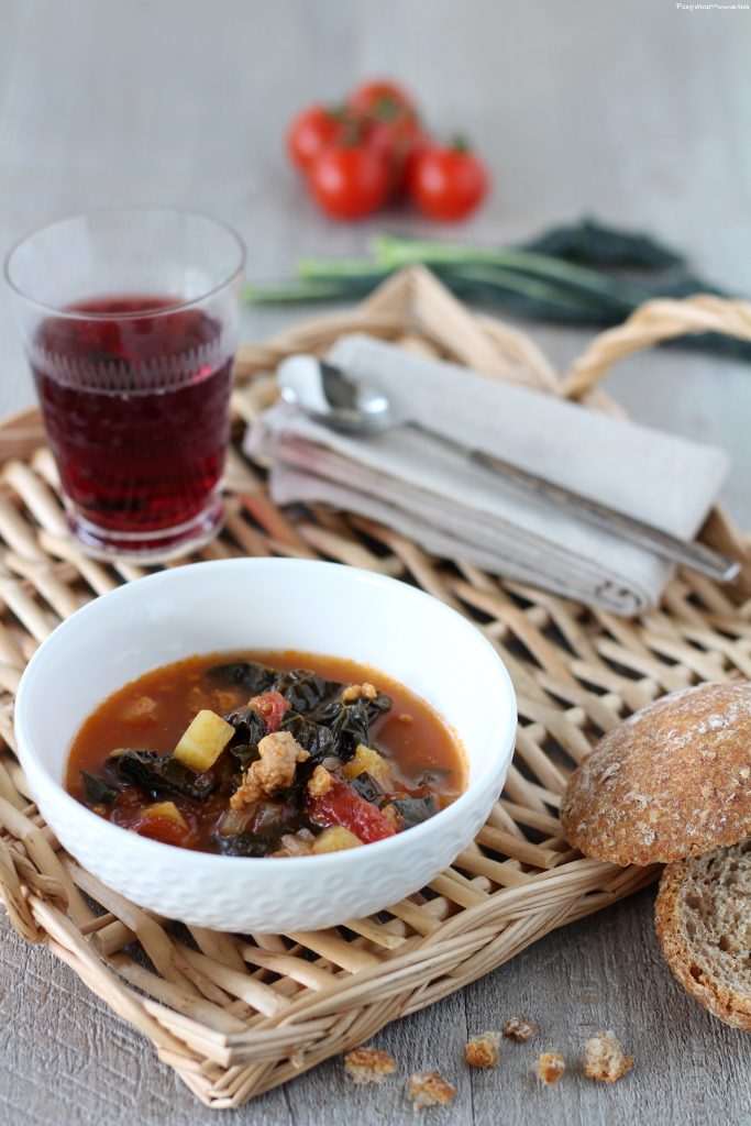 Zuppa rustica salamella e cavolo nero ricetta facile