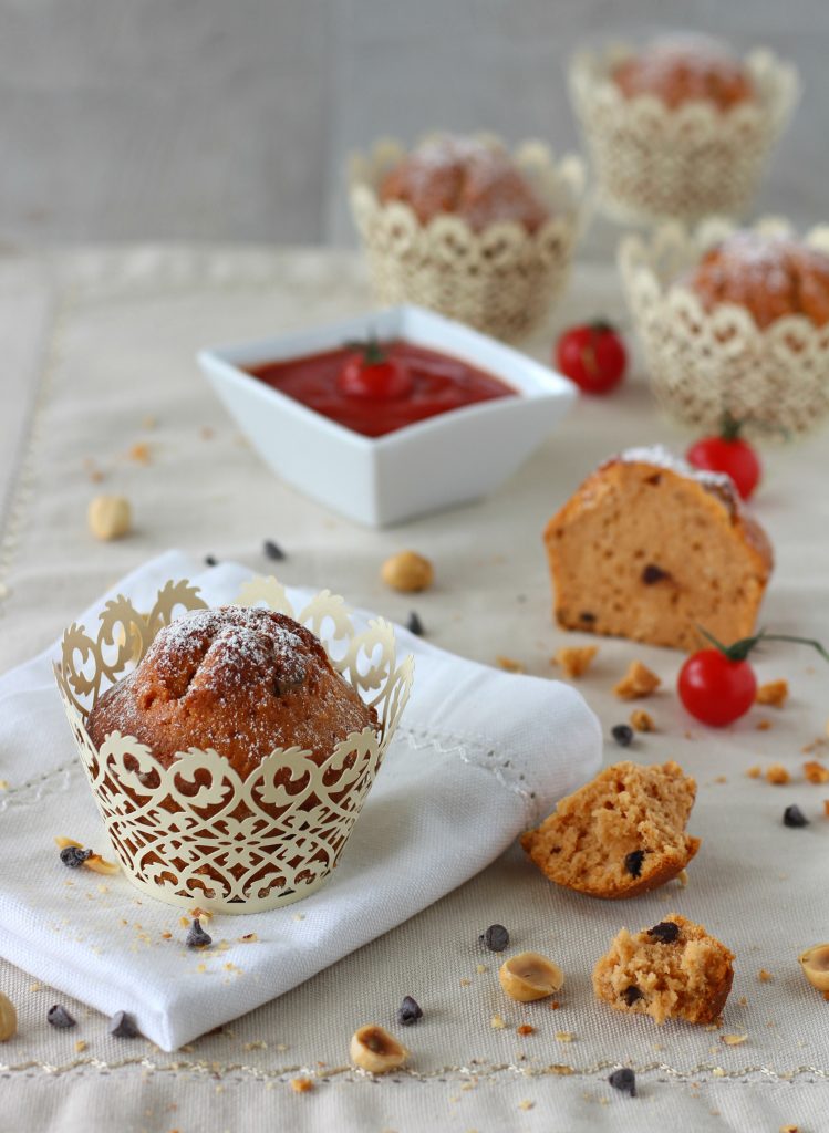 Muffin dolci al pomodoro nocciole e cioccolato facili e veloci