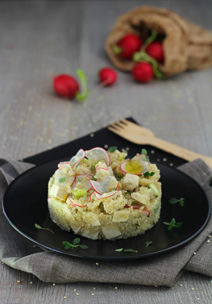 Quinoa con tofu ravanelli e timo limonato ricetta vegana