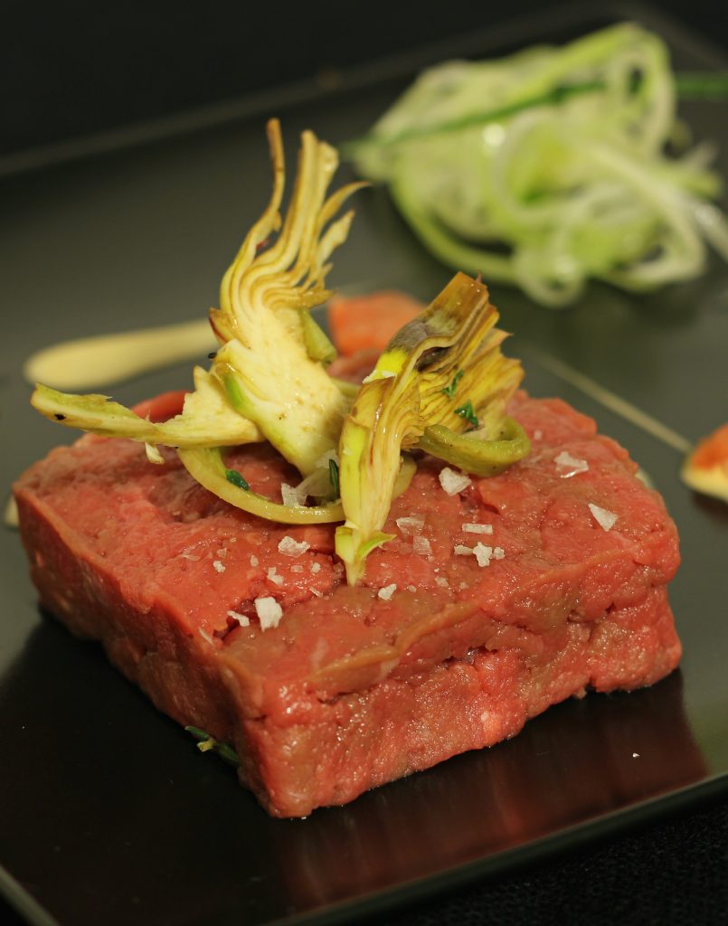 Tartare di fassona con carciofi pompelmo e senape light