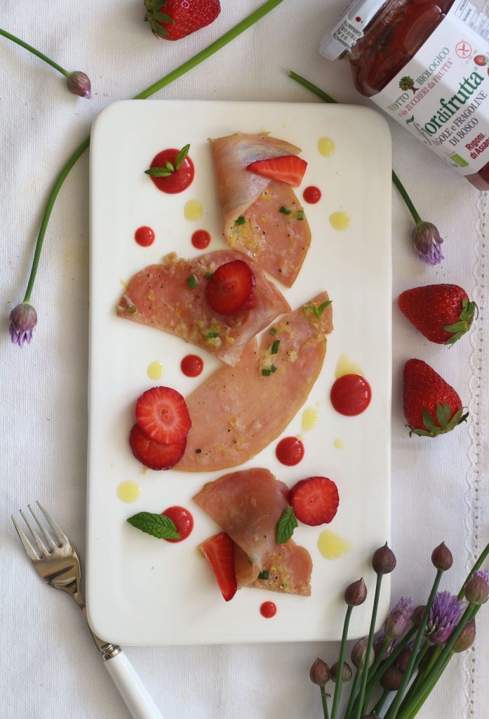 Tonno in carpaccio con composta di fragole ricetta light