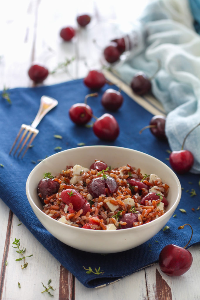 Riso rosso con ciliegie e primosale ricetta vegetariana