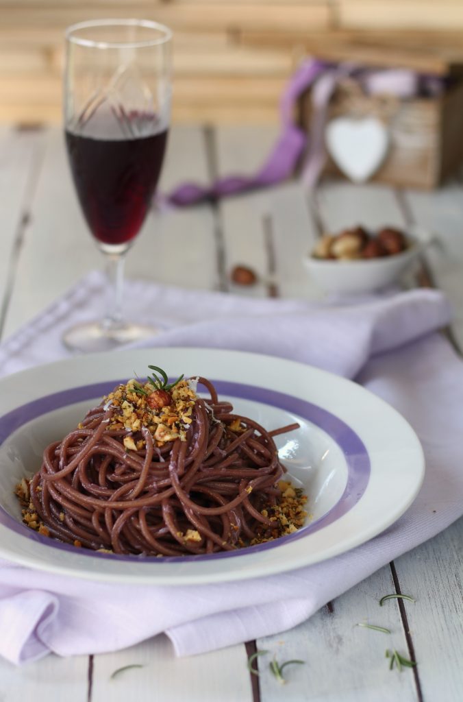 Spaghetti al vino con granella croccante integrali