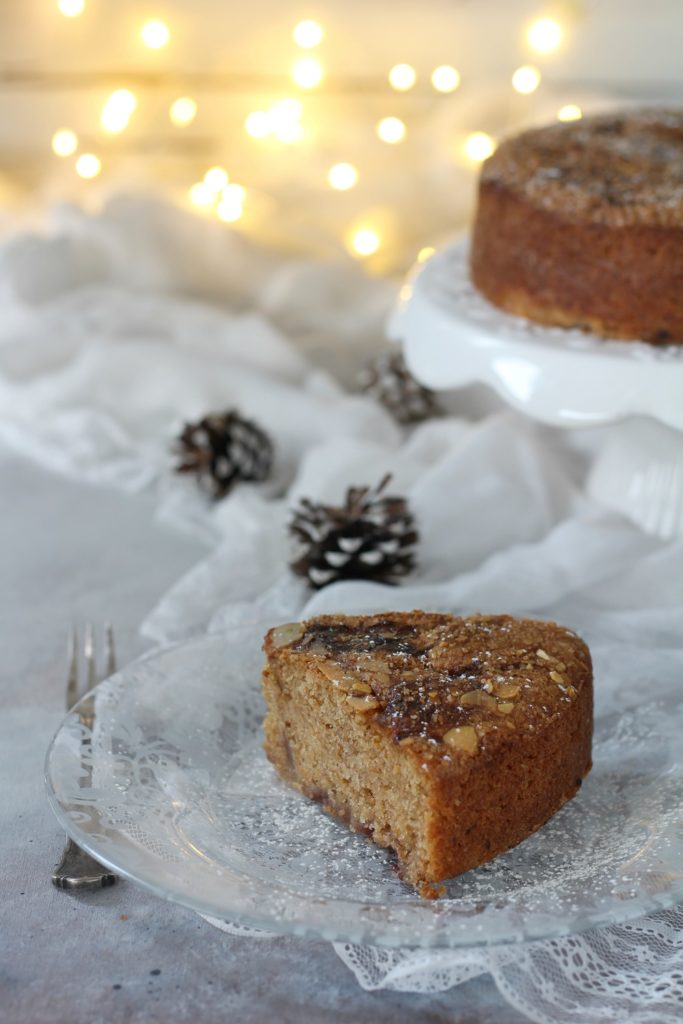 Torta variegata aquafaba prugnole e paprika dolce fetta