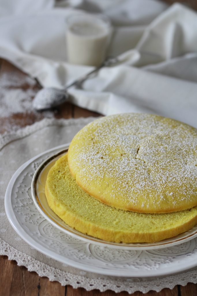 Pan di Spagna light senza uova con curcuma fetta