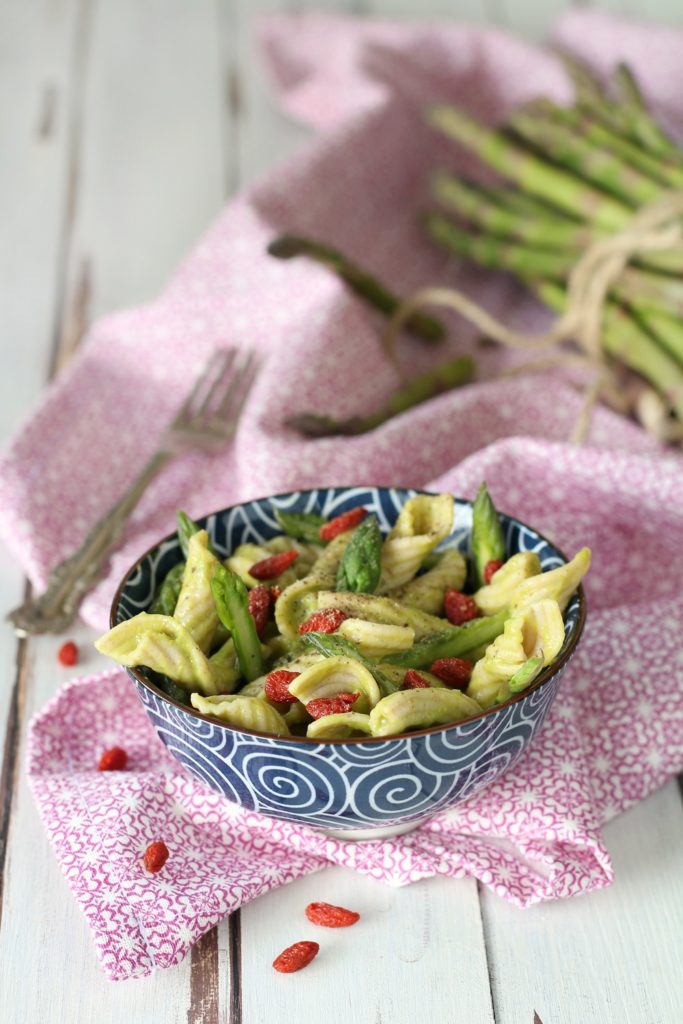 Pasta khorasan con asparagi e bacche di goji AMORETERRA