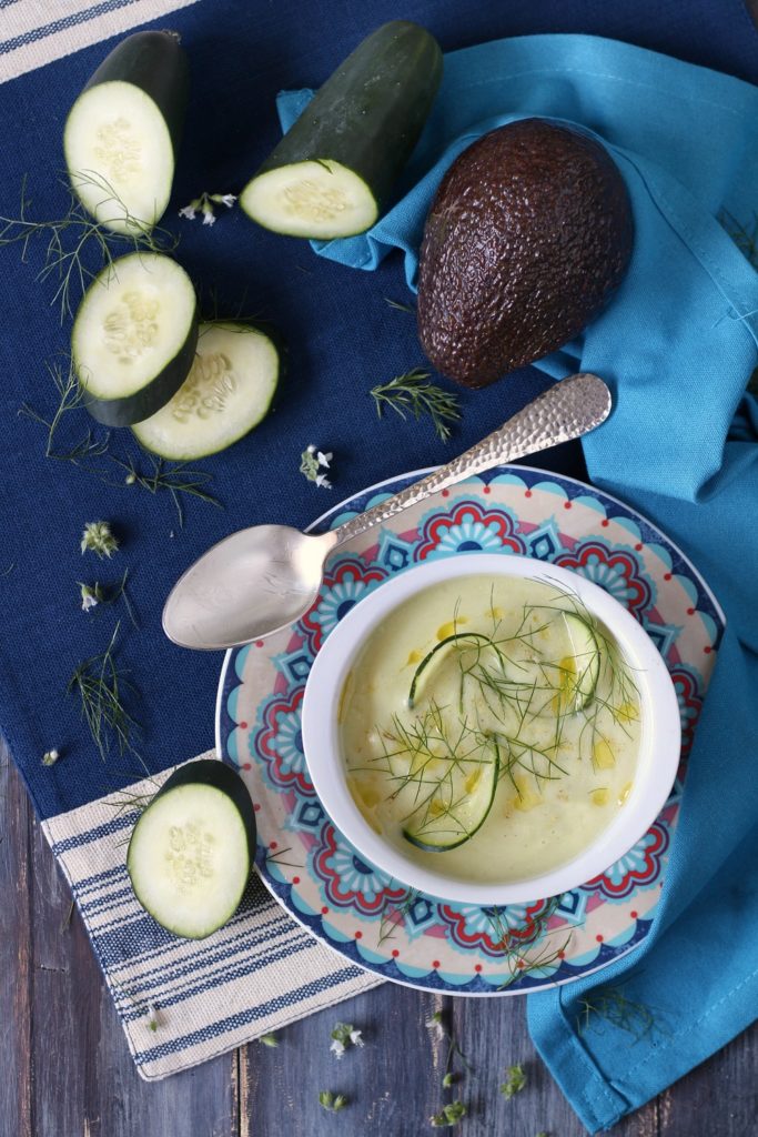 Gazpacho di avocado cetrioli e yogurt greco veloce