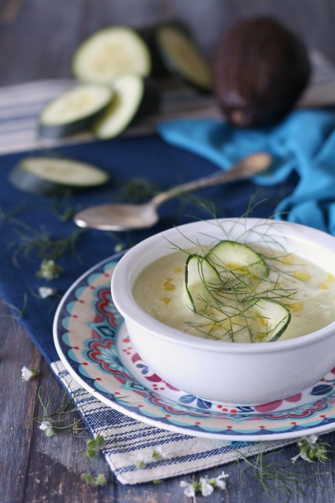 Gazpacho di avocado cetrioli e yogurt greco light