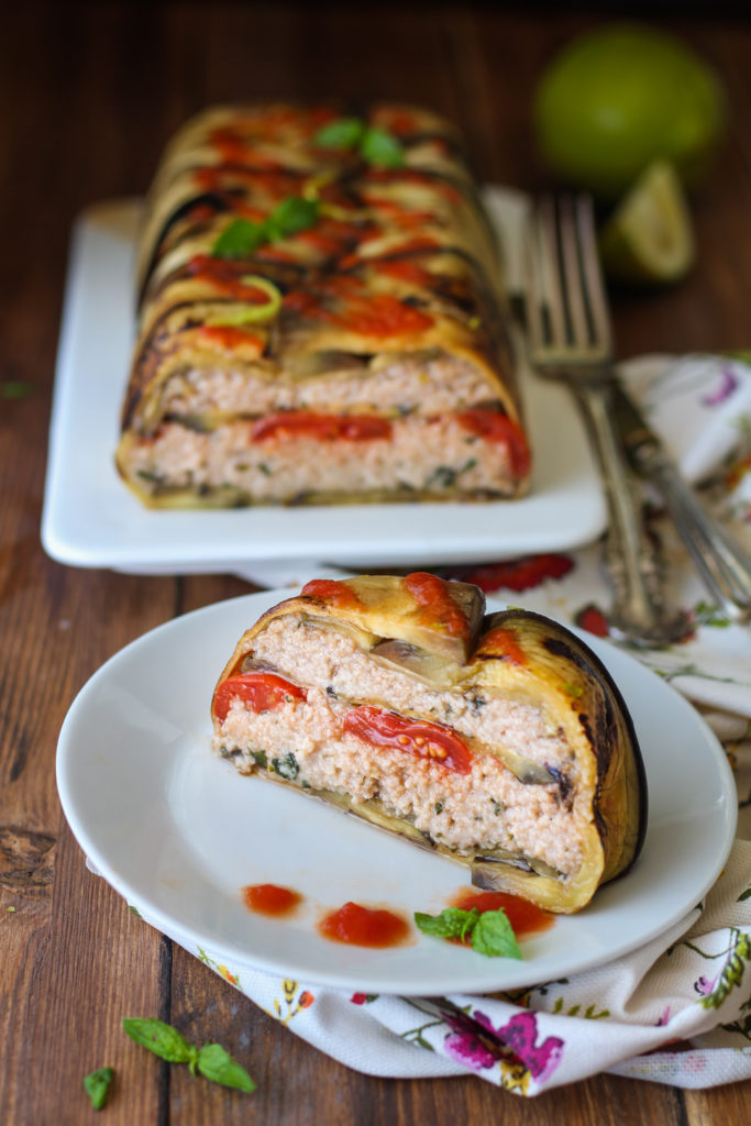 Sformato di melanzane cous cous e datterini senza forno fetta tagliata e pronta da gustare