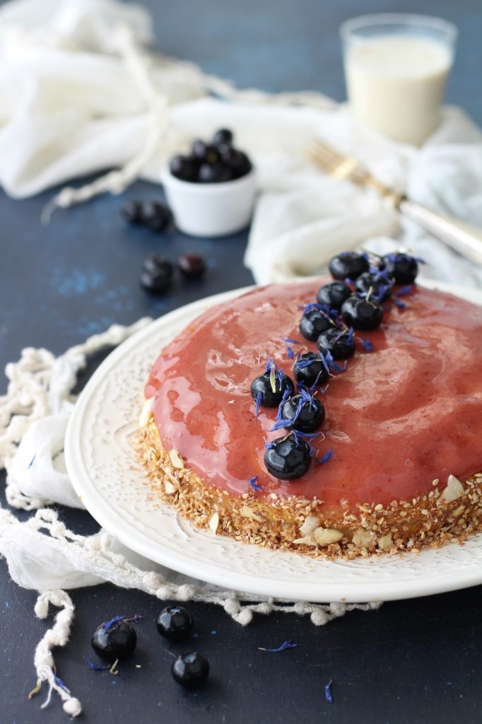 Torta veg ai mirtilli con glassa di fragole VEGANA