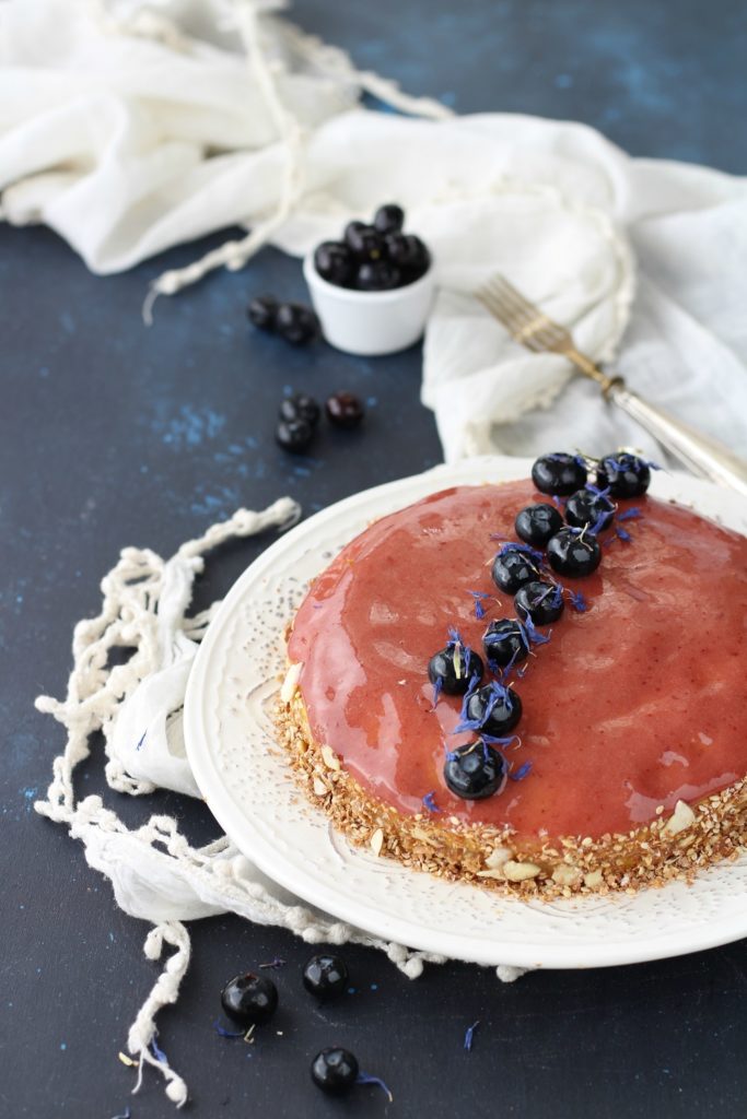 Torta veg ai mirtilli con glassa di fragole light