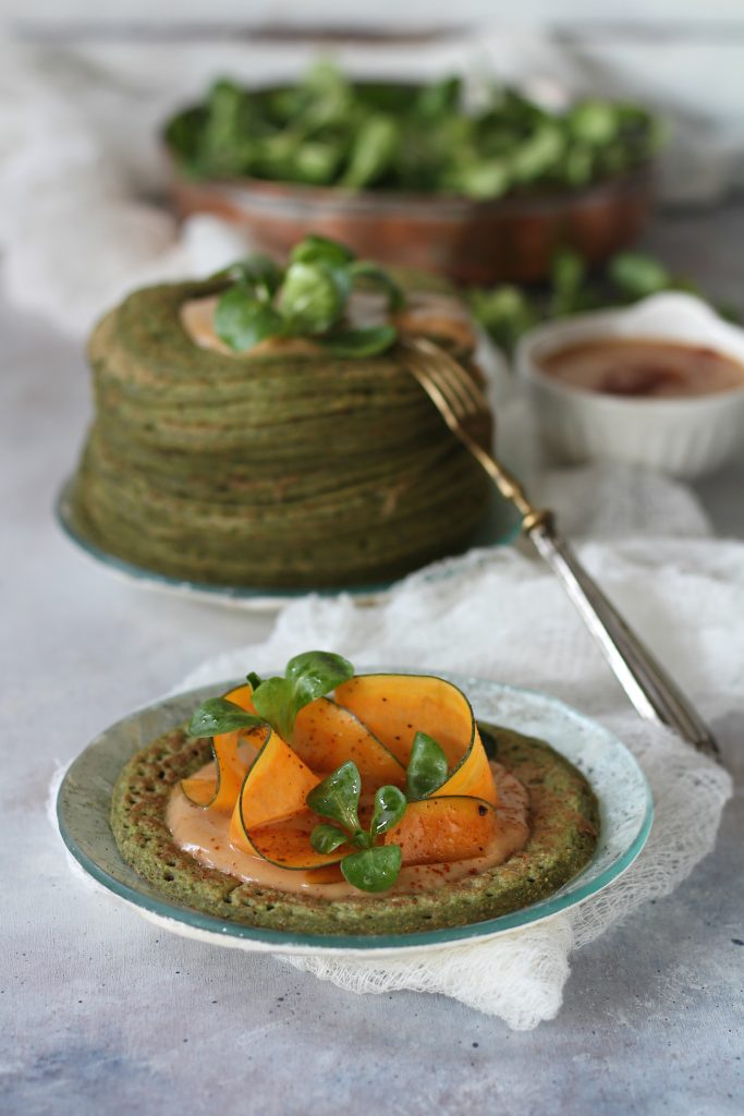 Pancakes con impasto alla ricotta e soncino vegetariani