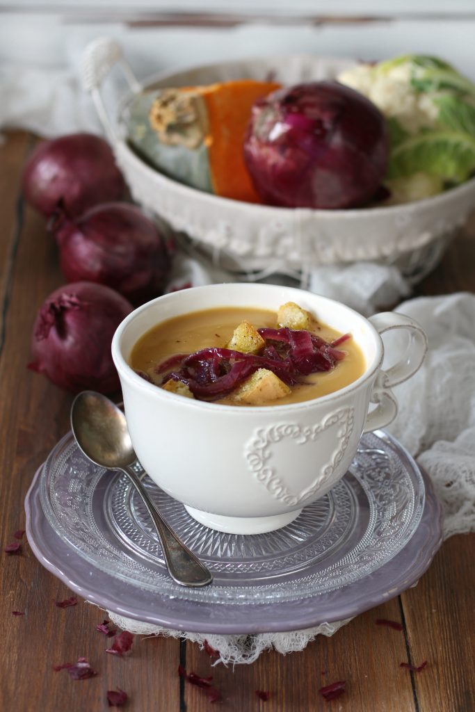 Crema di cavolfiore zucca e zenzero con cipolla ricetta vegan