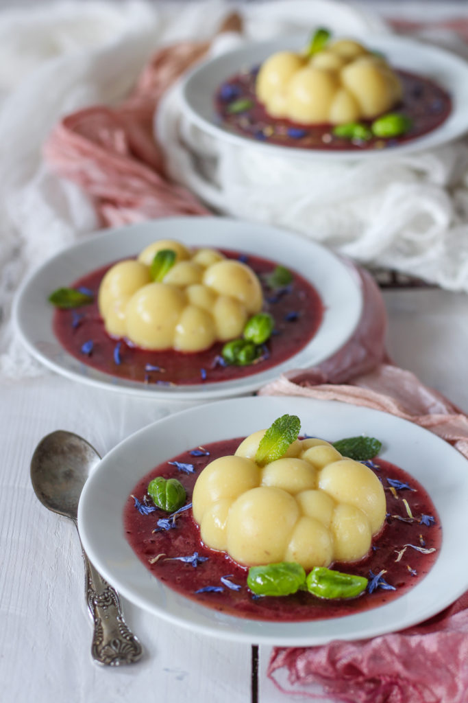 Budino ananas e frutti di bosco con agar agar vegan