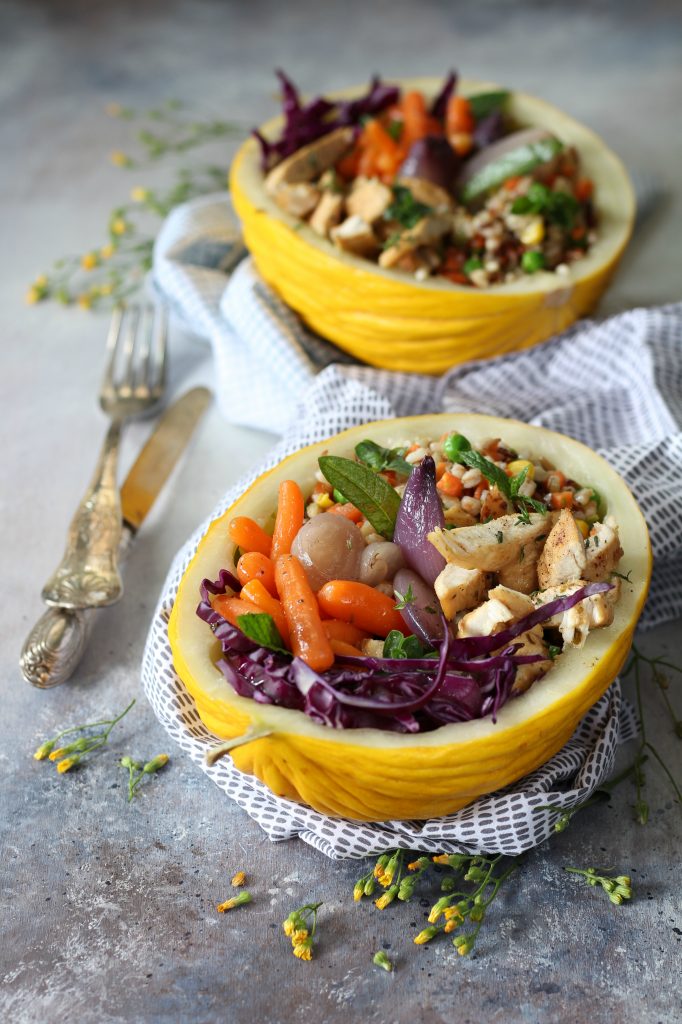 Melone bowl con pollo marinato cereali e verdure ricetta estiva light