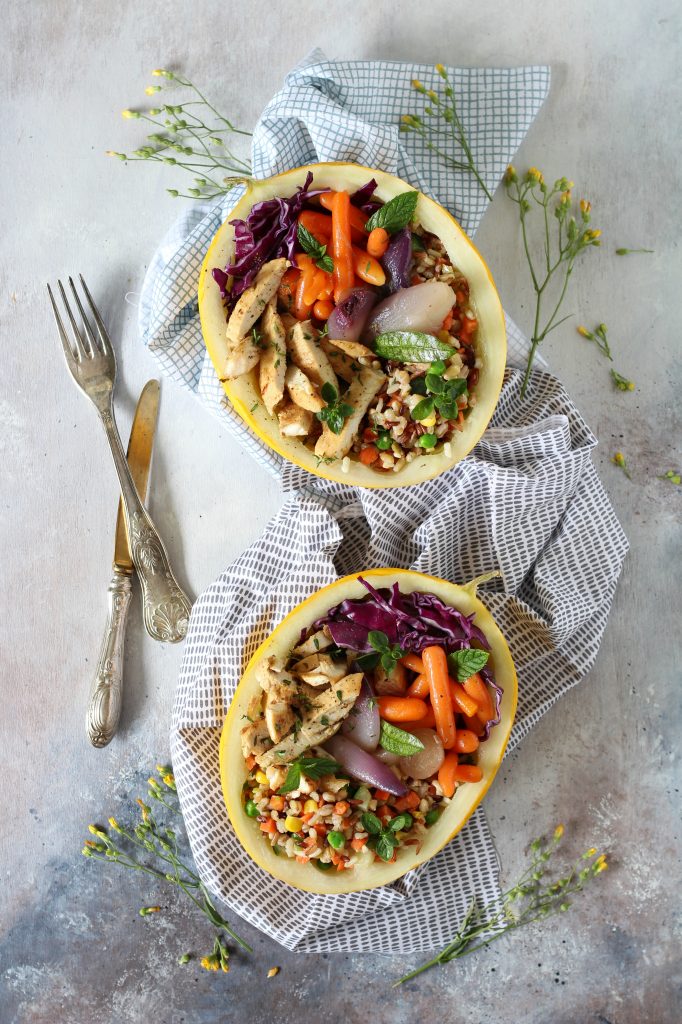 Melone bowl con pollo marinato cereali e verdure ricetta facile light