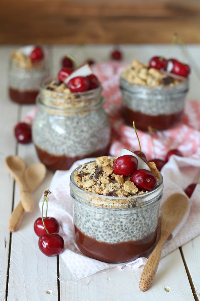 dessert alla chia con cocco e amarene brusche vegano senza cottura