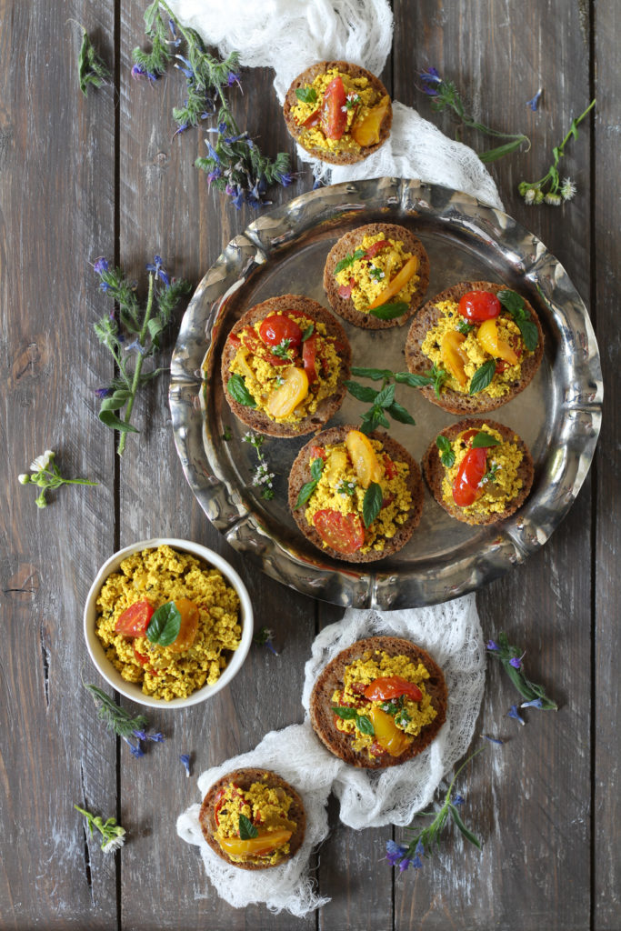 Tofu strapazzato con verdure e limone ricetta facile light