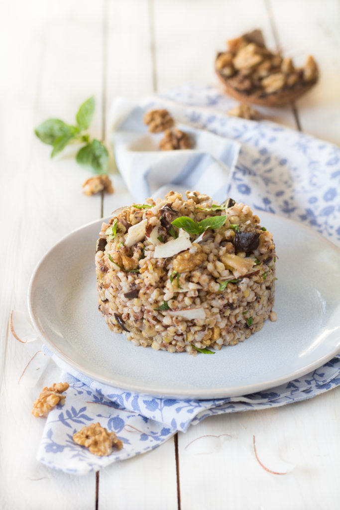 l'insalata di sorgo melanzane cocco e noci