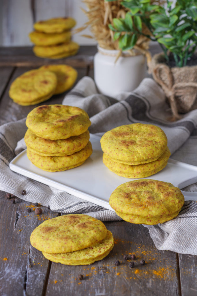 Focaccine veloci in padella alla curcuma pronte in 10 minuti