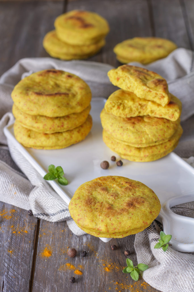 Focaccine veloci in padella alla curcuma