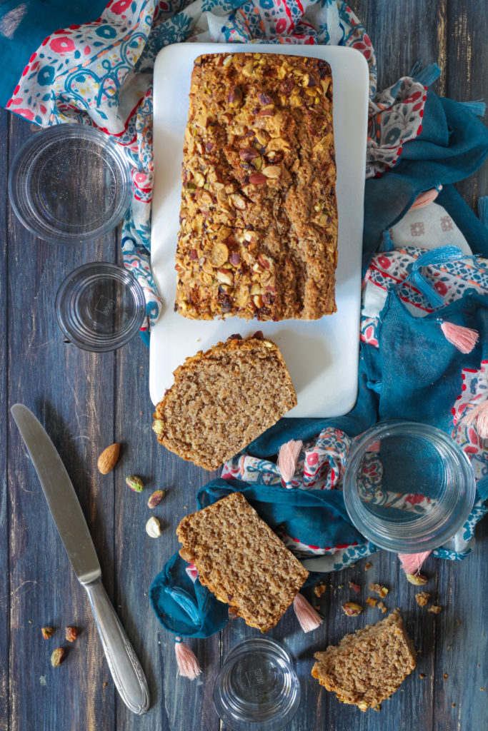 Plumcake integrale all'acqua e frutta secca ricetta veloce facile