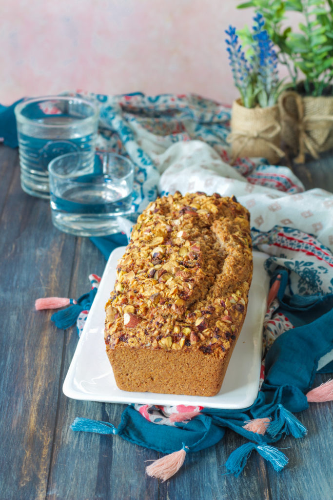 Plumcake integrale all'acqua e frutta secca vegano