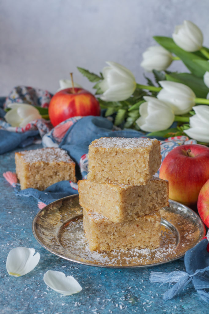 Torta vegan al cocco e purea di mele senza uova