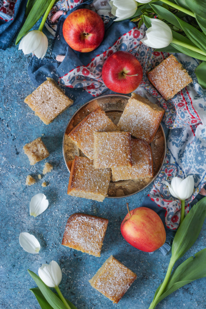 Torta vegan al cocco e purea di mele senza lattosio