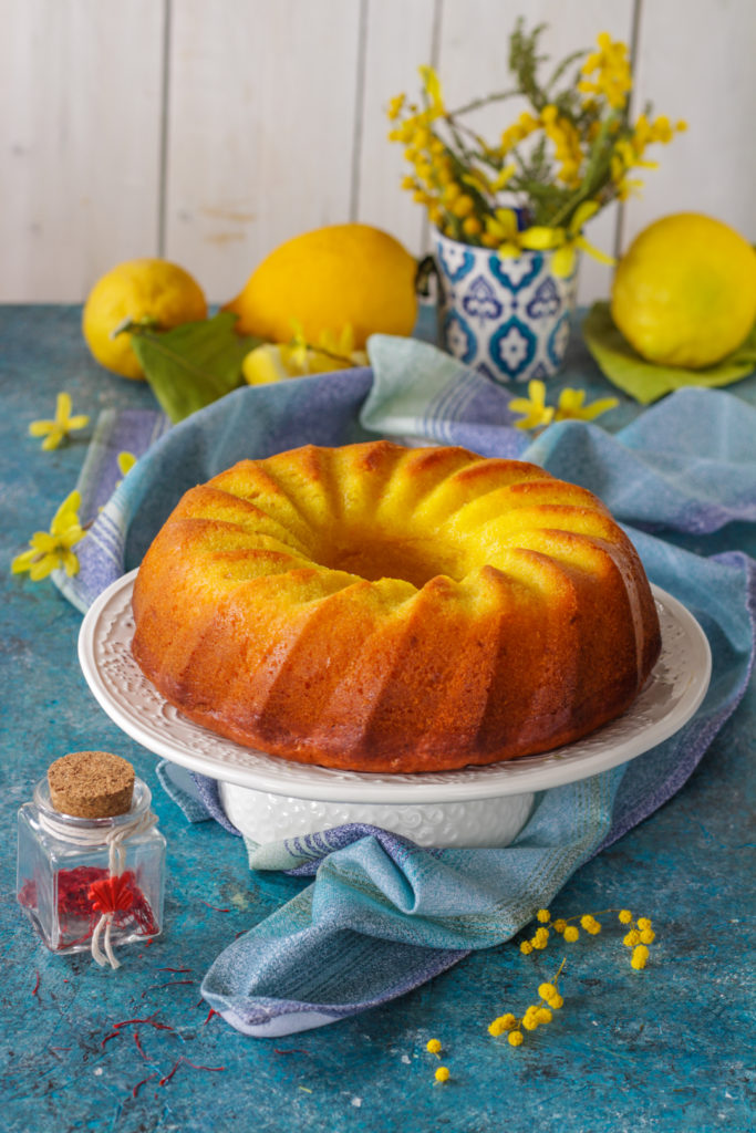 Ciambella yogurt limone e zafferano senza uova