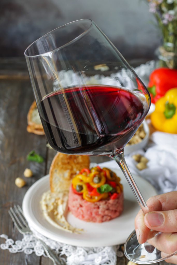 Dolcetto d'acqui con tartare piemontese