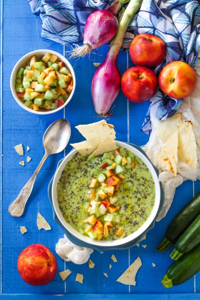 Crema fredda di zucchine, yogurt e semi di chia ricetta vegetariana