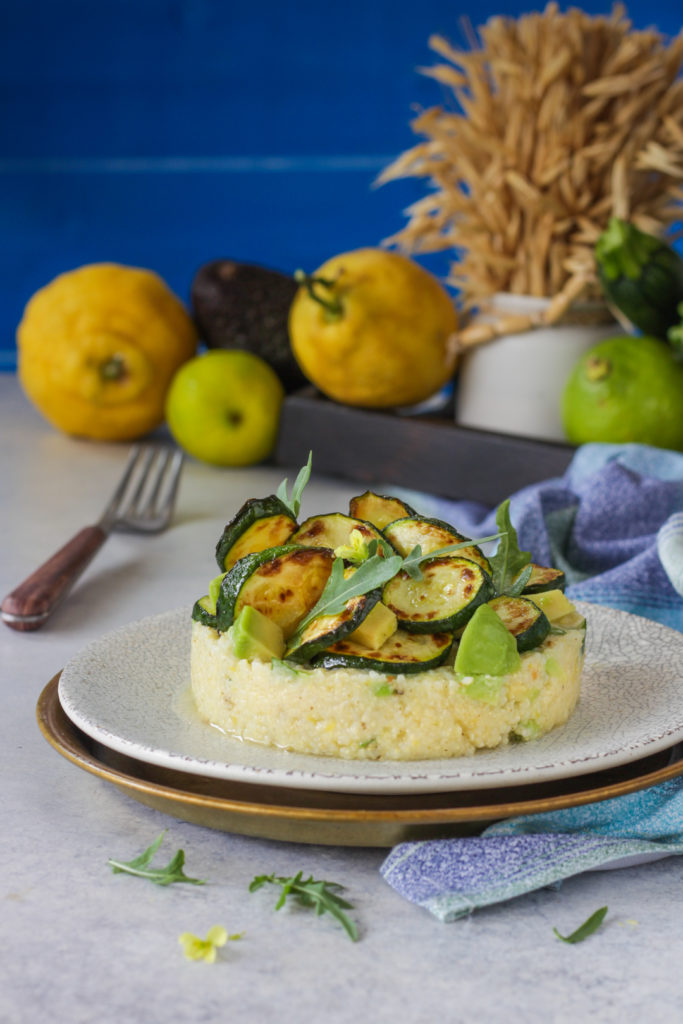 Miglio con avocado lime e zucchine grigliate ricetta vegana