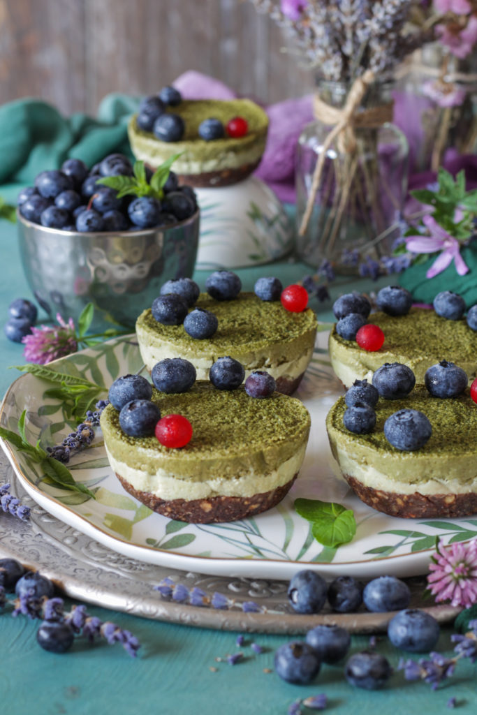 Tortine vegan senza cottura con avocado facili e raw