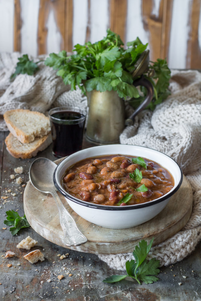 Zuppa cremosa di legumi al vino rosso facile 