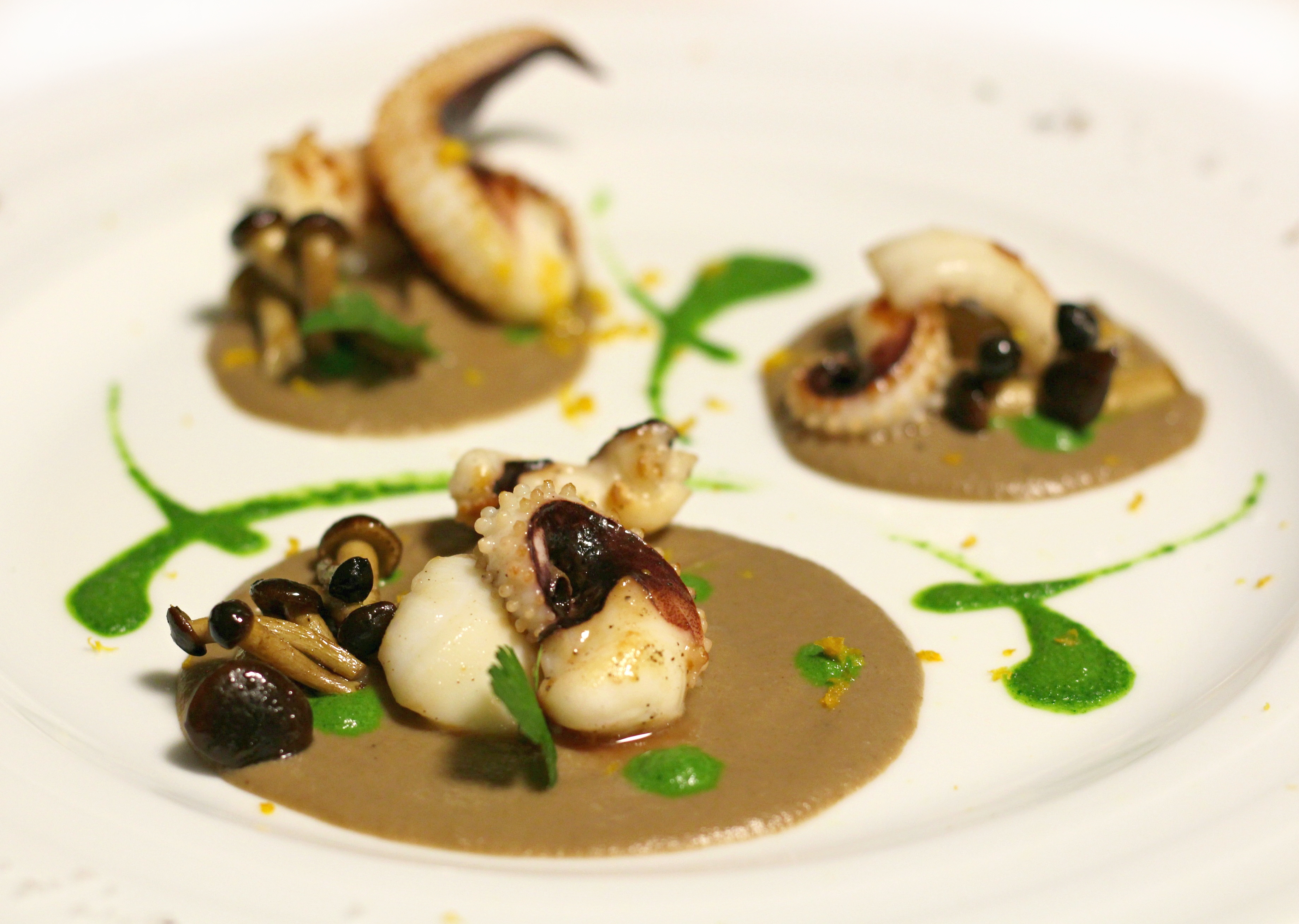 Seppie Su Crema Di Funghi E Prezzemolo Liquido Papilla Monella