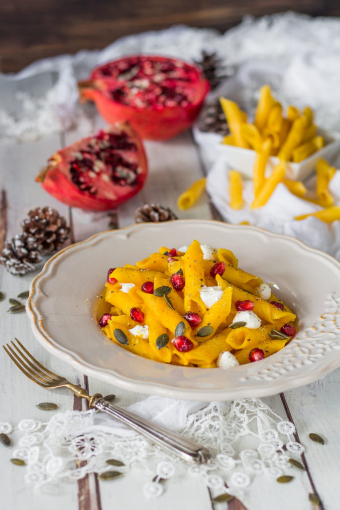 Garganelli con zucca caprino e melagrana facili e veloci