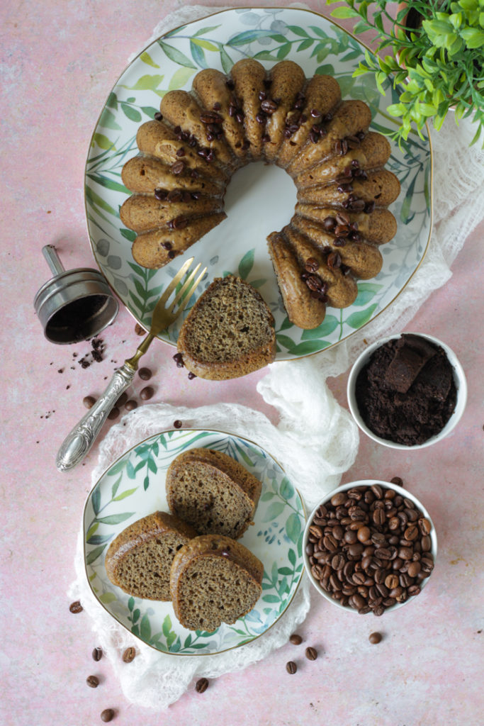 Ciambella al caffè con fondi di caffè senza lattosio light