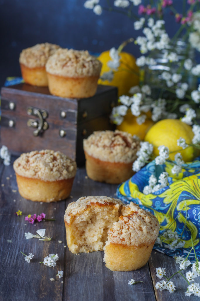 Muffin limone e yogurt con crumble croccante senza burro