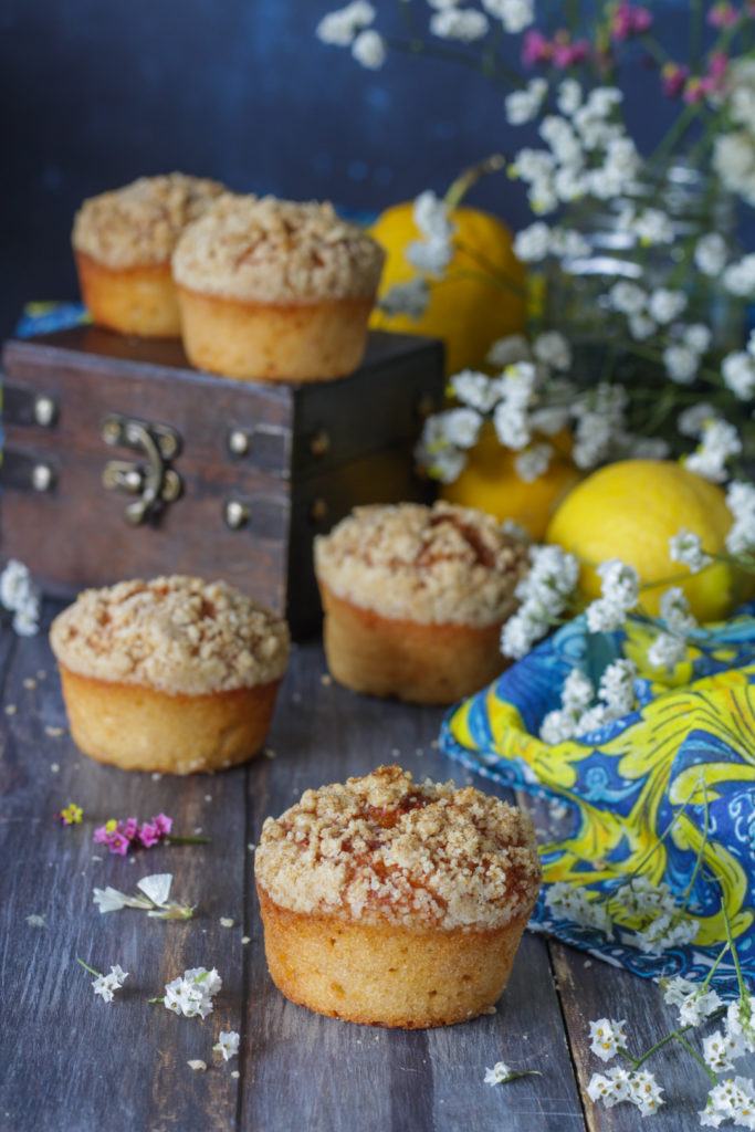 Muffin limone e yogurt con crumble croccante senza uova