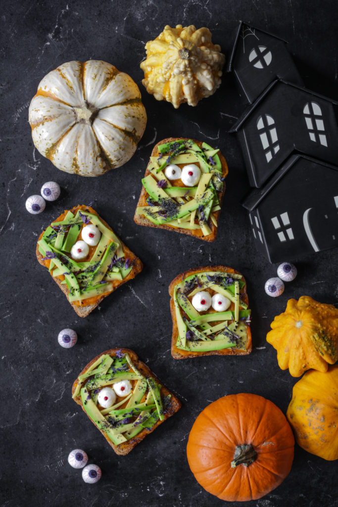 Avocado toast di Halloween facili e light