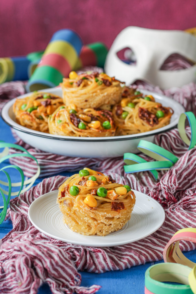 Nidi di spaghetti al forno di Carnevale facili e gustosi