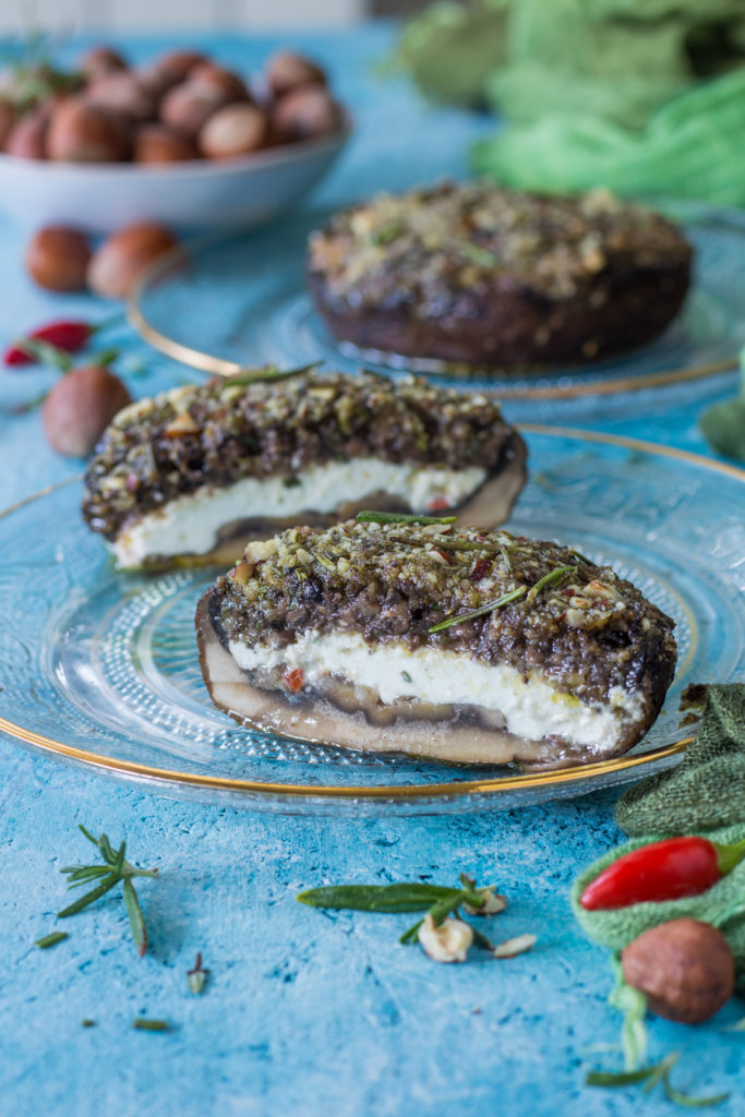 Funghi ripieni al forno con yogurt olive e nocciole ricetta ripieno goloso